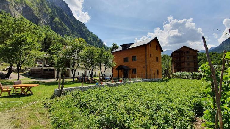 Guesthouse Mehmeti Valbone Ngoại thất bức ảnh