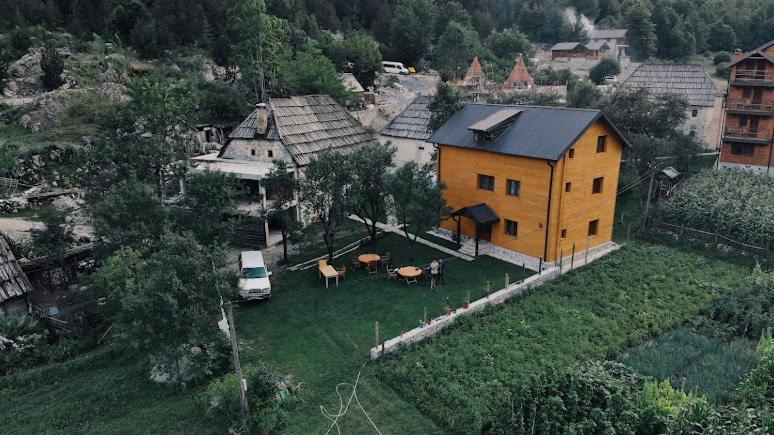 Guesthouse Mehmeti Valbone Ngoại thất bức ảnh