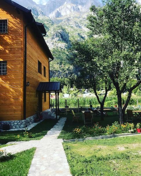 Guesthouse Mehmeti Valbone Ngoại thất bức ảnh