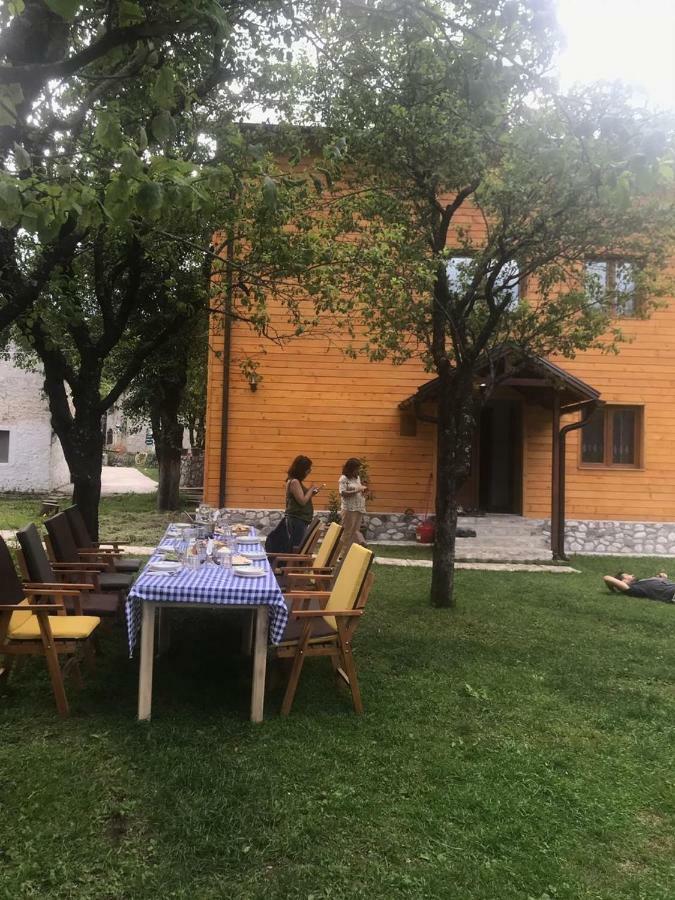 Guesthouse Mehmeti Valbone Ngoại thất bức ảnh